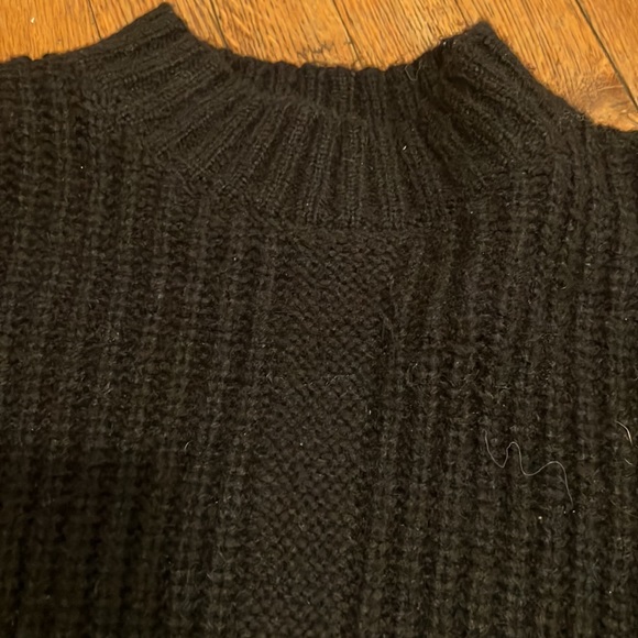 Black and grey sweater - Picture 2 of 4